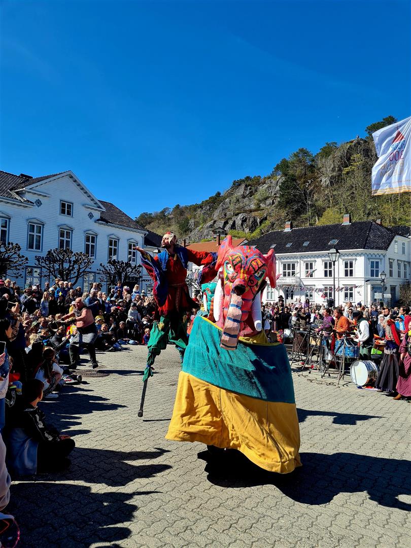 Stort bildedryss fra Risørs bursdag, søndag 7. mai - Risør kommune